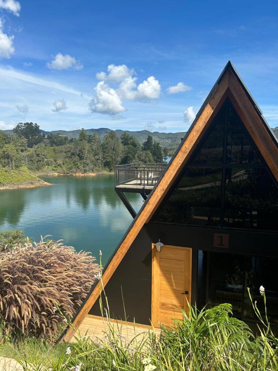 Gretel Chalets Suizo Guatapé Exteriör bild
